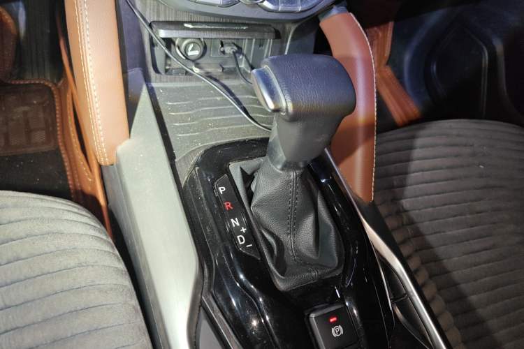 Used Brilliance V6 2018 1.5T Automatic Prestige Model Gear Lever