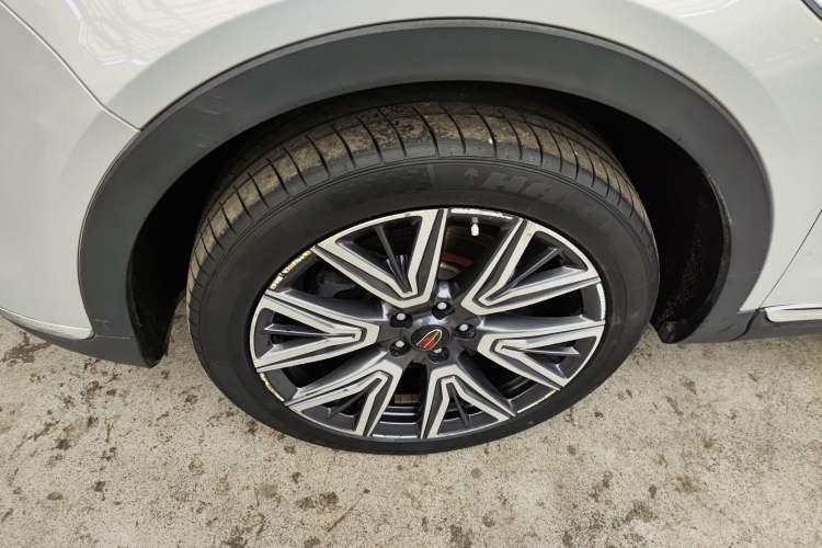 Used Hongqi HS5 2022 Facelifted Version 2.0T Smart Connect Flagship All-Wheel-Drive Edition Left Front Wheel Hub