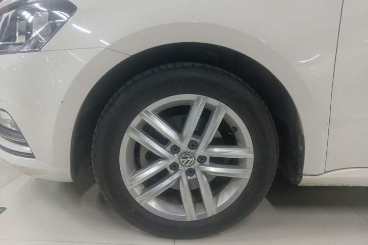 Used Volkswagen Gran Lavida 2015 1.6L Automatic Comfort Edition Left Front Wheel Hub