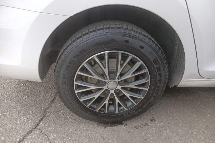 Used Volkswagen Santana 2016 1.6L Manual Fashion Edition Exterior 5