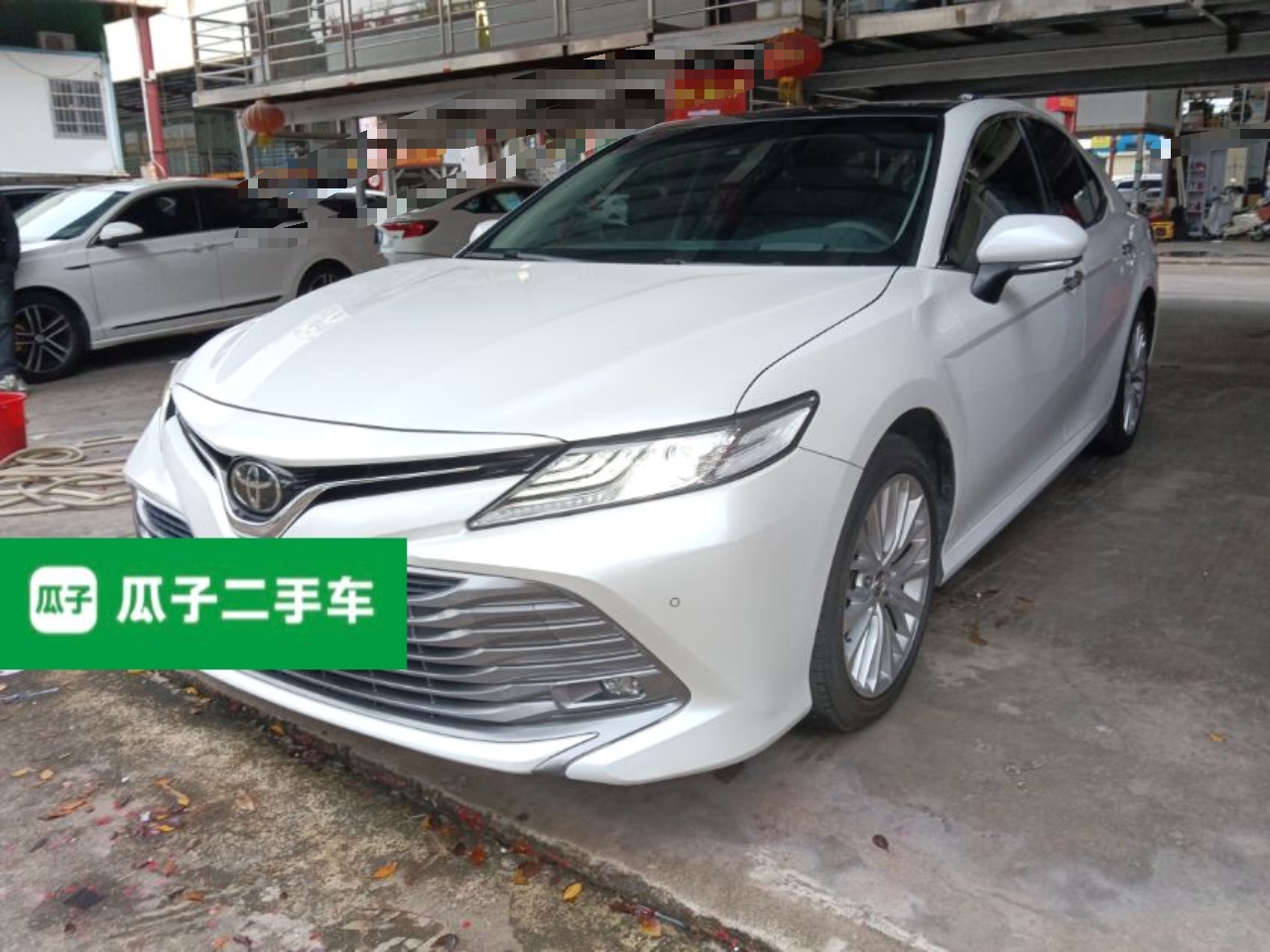 تحت مقدمة السيارة