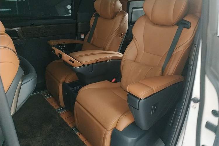 Used Toyota Vellfire 2024 Crown Dual-Engine 2.5L Supreme Executive Edition