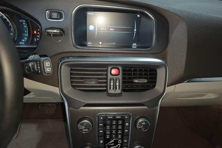 Used Volvo V40 2015 1.6T Zhiyi Edition