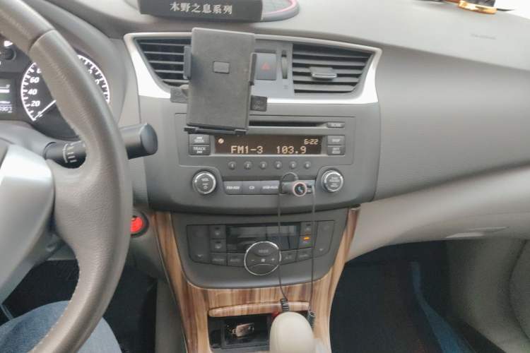 Used Nissan Sylphy 2014 1.6XV CVT Deluxe Edition Audio And AC Panel