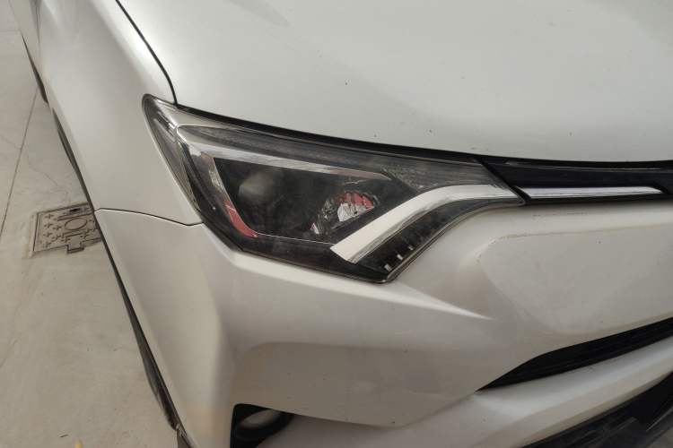 Used Toyota RAV4 2016 2.0L CVT Two-Wheel Drive Fashion Edition China V Standard