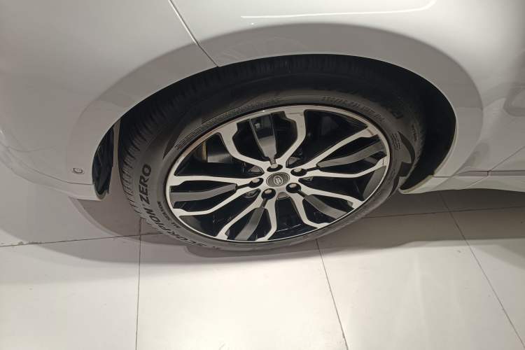 Used Land Rover Range Sport 2022 3.0 L6 YAO Black Edition Left Front Wheel Hub