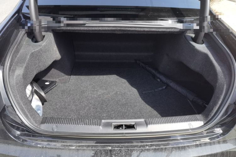 Used Hongqi H7 2018 2.0T Elite Edition Trunk