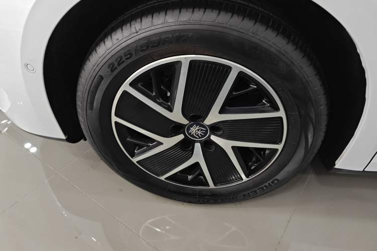 Used BYD Qin L 2025 DM-i Smart Drive 120KM Leading Model