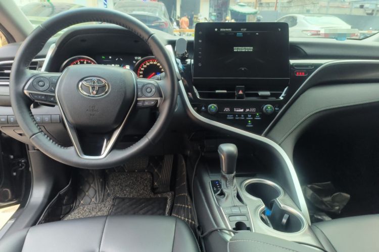 Used Toyota Camry 2022 2.0S Knight Edition Center Console