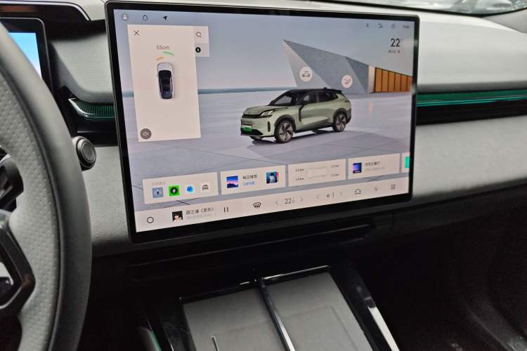 Used Lynk & Co 08 EM-P 2025 220 km All-Wheel-Drive Performance Halo