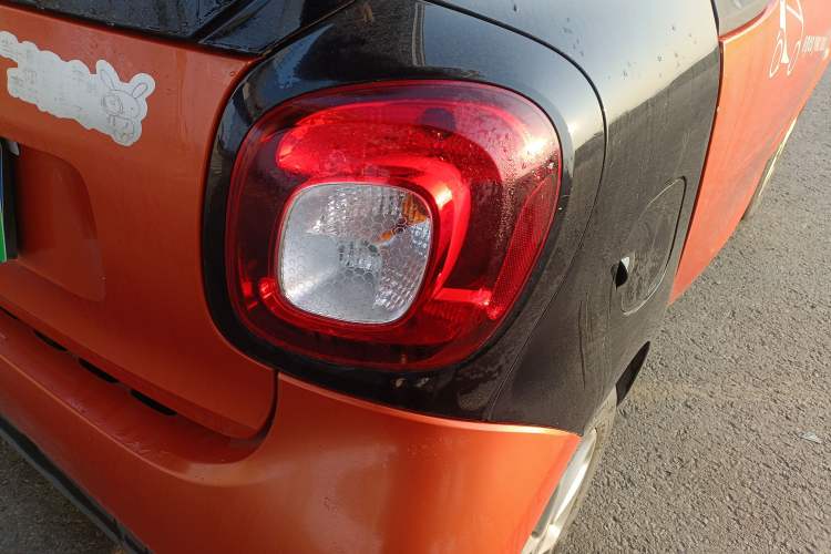 Used smart fortwo 2015 1.0L 52 kW hardtop Dynamic version