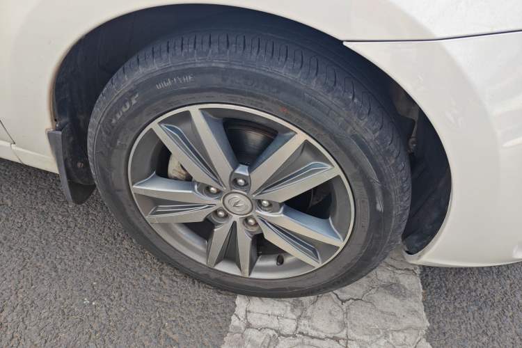 Used CHANGAN Eado 2015 1.6L Automatic Luxury Model Right Front Wheel Hub