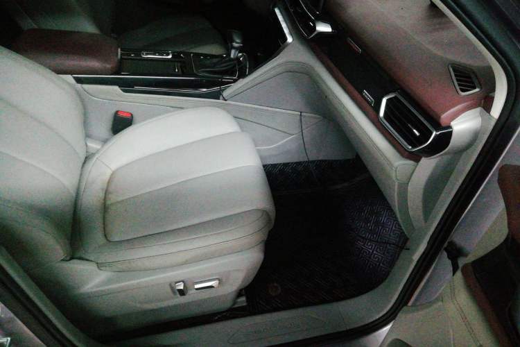 Used Baojun RS-5 2019 1.5T CVT Intelligent Driving Flagship Version China VI Emission Standard
