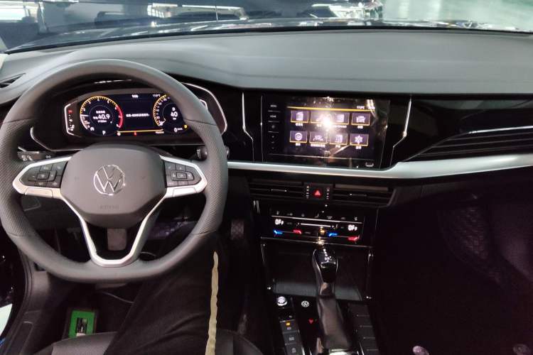 Used Volkswagen Passat 2025 Premium Version 380TSI Dragon Edition Center Console