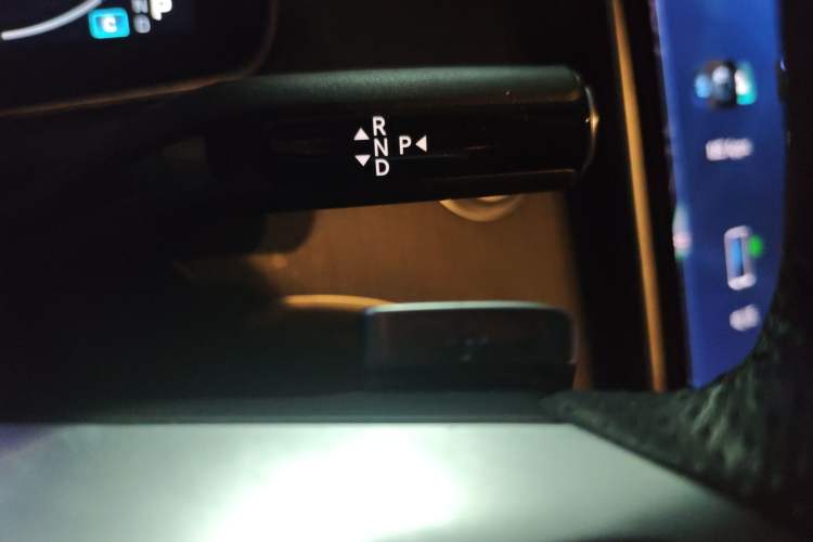 Used Mercedes-Benz C-Class 2024 C 260 L Sport Edition Gear Lever