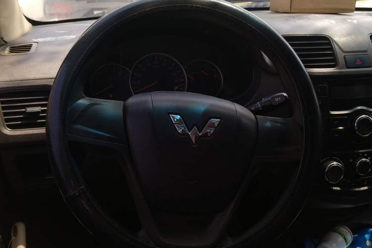 Used Wuling Hongguang 2014 1.2L S Standard Version China IV Standard Steering Wheel