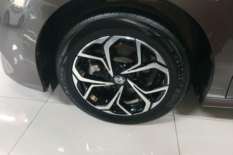 Used MG 5 2023 180 DVVT CVT Luxury Edition Exterior 4