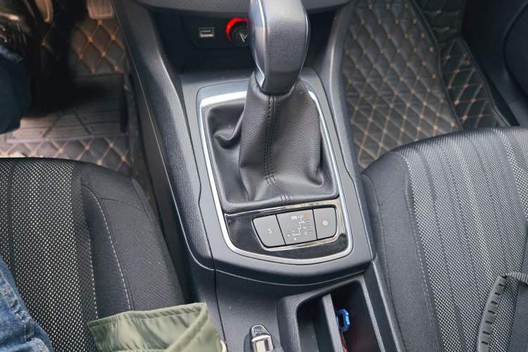 Used Peugeot 308S 2015 1.2T Automatic Jingchi Edition Gear Lever