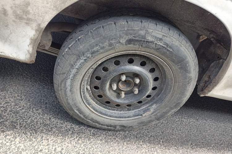 Used Jinbei Hiace 2011 2.0L 5th Generation Kuaiyunwang Standard Version 4G20B Right Front Wheel Hub