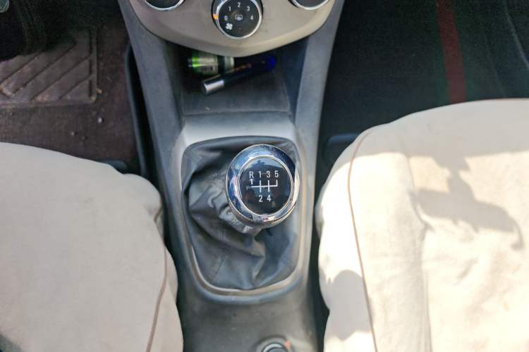 Used Chevrolet Aveo Sonic 2011 Sedan 1.4L Manual Transmission SE