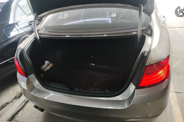 Used BMW 5 Series 2014 525Li Leading Model
