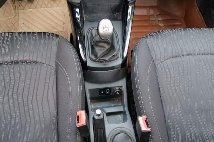Used Ford EcoSport 2013 1.0L GTDi Manual Luxury Model Gear Lever