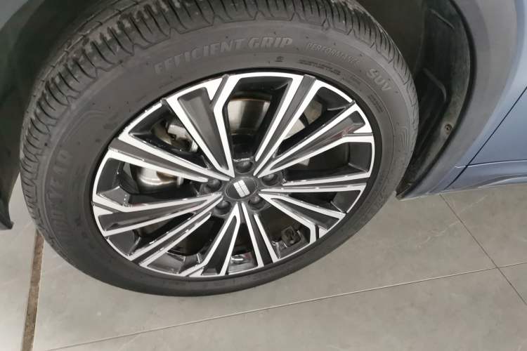 Used Geely Galaxy Xingjian 7 EM-i 2025 120km Flagship Edition Exterior 4