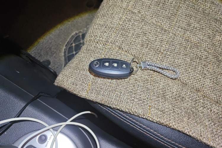 Used Dongfeng Fengdu MX6 2016 2.0L CVT Two-Wheel Drive All-Around Version
