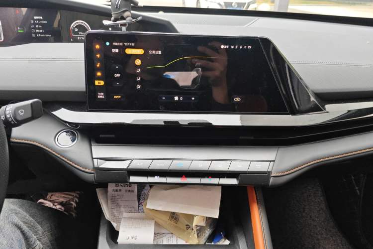 Used CHANGAN UNI-V iDD 2023 ZhiDian iDD 1.5T 113km Smart & Fun Version
