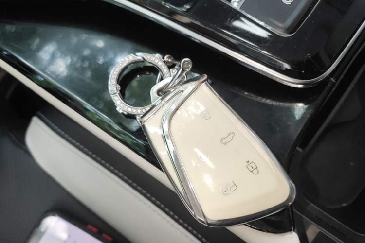 Used Dongfeng Aeolus Mage 2023 DH-i 1.5T Luxury Edition
