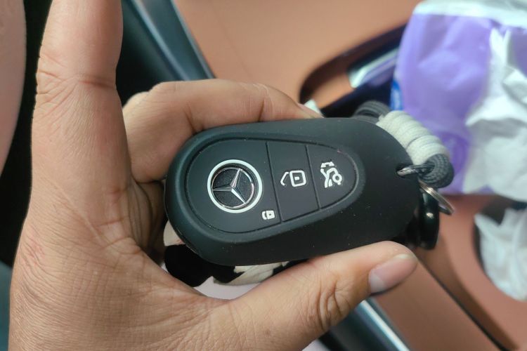 Used Mercedes-Benz GLC 2025 GLC 300 L 4MATIC Dynamic Model 5 Seats Vehicle Key