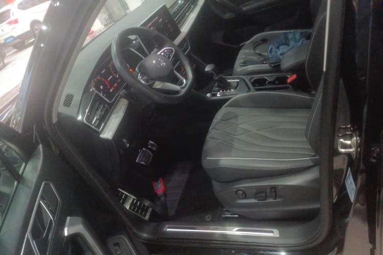 Used Volkswagen Tiguan L 2022 330TSI Automatic Two-Wheel Drive R-Line Enhanced Edition
