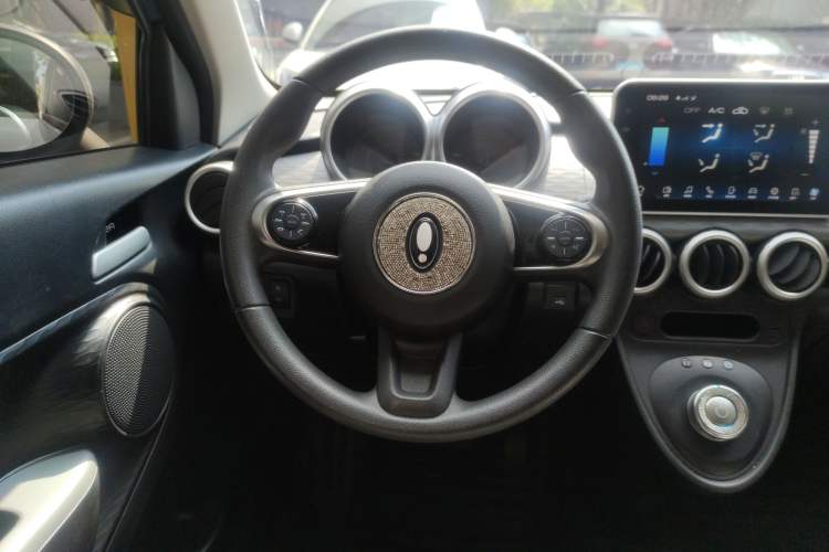 Used ORA Black Cat 2022 Updated Version 301 km Cute Pet Edition Lithium Iron Phosphate Steering Wheel