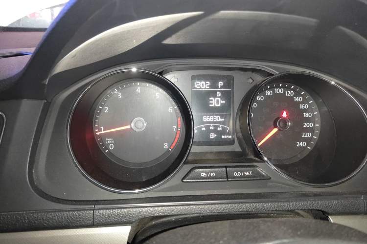 Used Volkswagen Lavida 2017 1.6L Automatic Comfort Edition Instrument Cluster