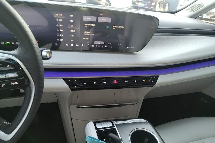 Used Buick GL8 New Energy 2026 Model Lu Zun Luxury Edition Audio And AC Panel