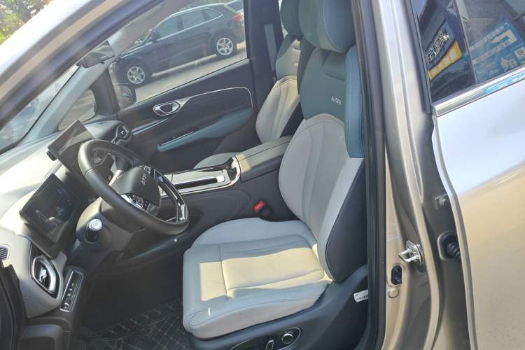 Used AION V 2023 Plus 70 Super Fast Charging Version Ternary Lithium Left Front Seat