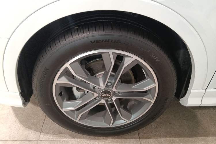 Used Audi Q3 2024 40 TFSI Fashion Dynamic Model
