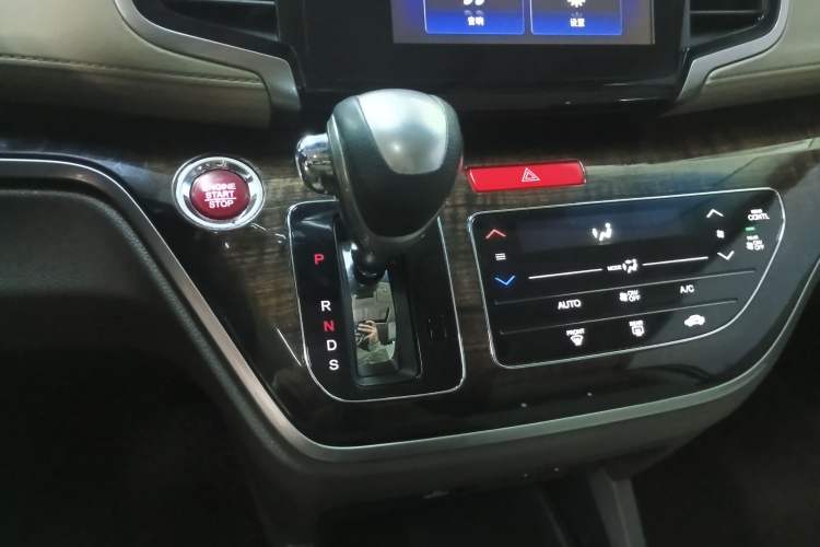 Used Honda Odyssey 2015 Revised 2.4L Luxury Edition
