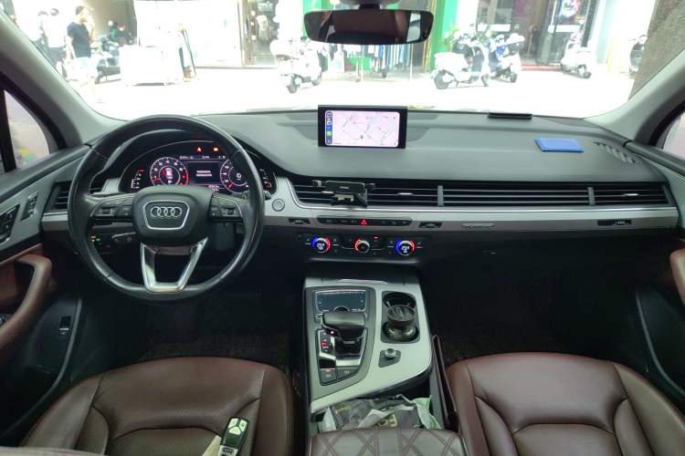 Used Audi Q7 2016 45 TFSI Technology Edition Center Console