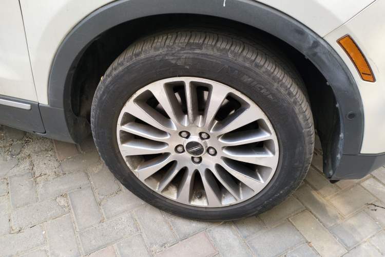 Used Lincoln MKC 2014 2.0T Four-Wheel Drive Luxury Edition Right Front Wheel Hub