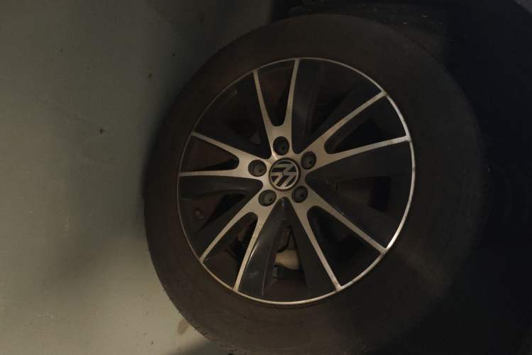 Used Volkswagen Tiguan 2014 1.8TSI Automatic 2WD 30th Anniversary Edition Right Front Wheel Hub