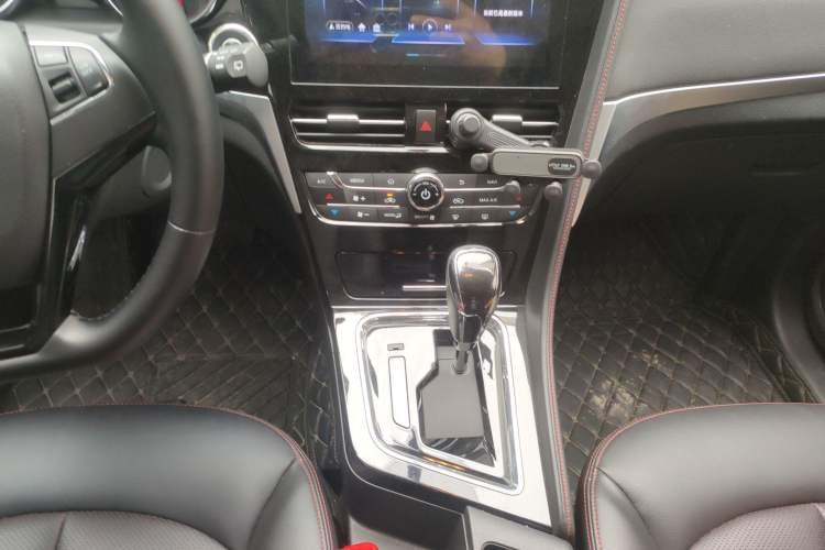 Used Venucia T70 2020 2.0L CVT Elite Edition China VI Standard
