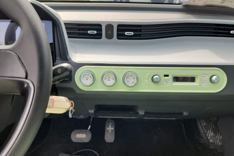 Used Wuling Hongguang MINIEV 2022 Macaron Premium Model – Lithium Ternary Battery
