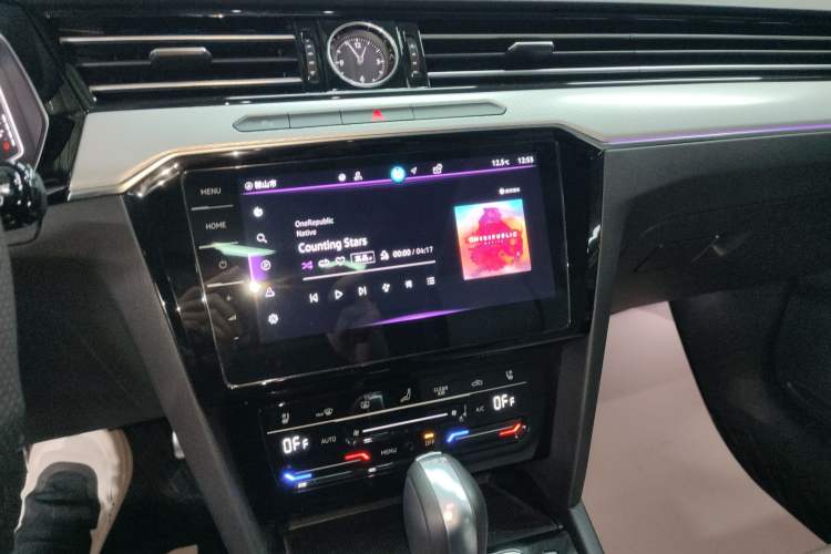 Used Volkswagen Magotan 2023 2 Million Units Commemorative Edition 330TSI DSG Luxury Version Audio And AC Panel