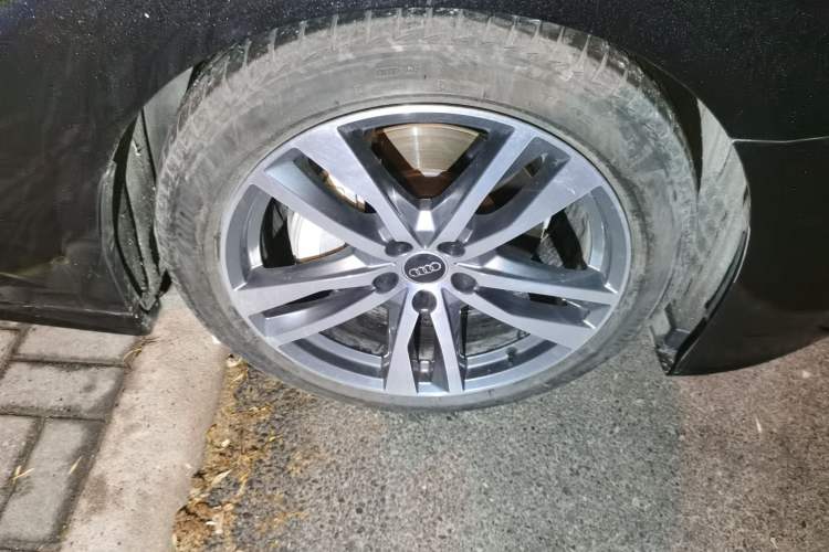 Used Audi A6 2023 Avant Futurist 45 TFSI Prestige Dynamic Edition Right Front Wheel Hub