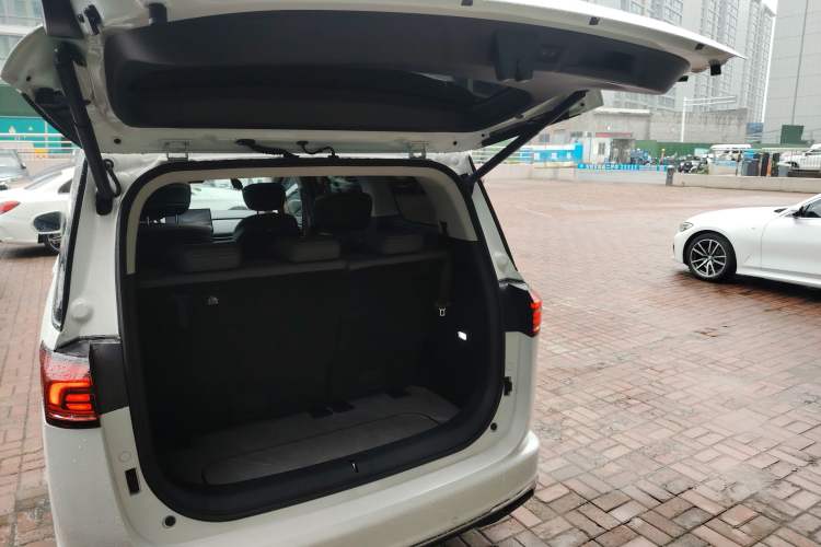 Used JAC Refine RF8 PHEV 2024 Hongmeng Edition 1.5T 150KM Flagship Model – Lithium Iron Phosphate
