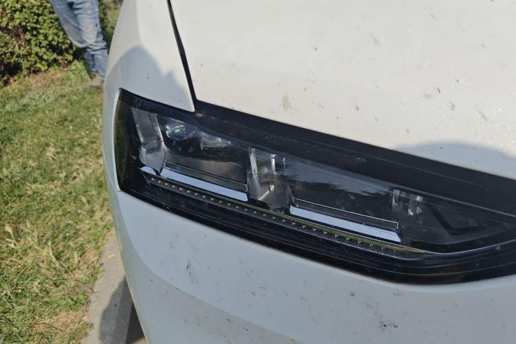 Used Wey VV7 2017 2.0T Luxury Model Right Front Headlight