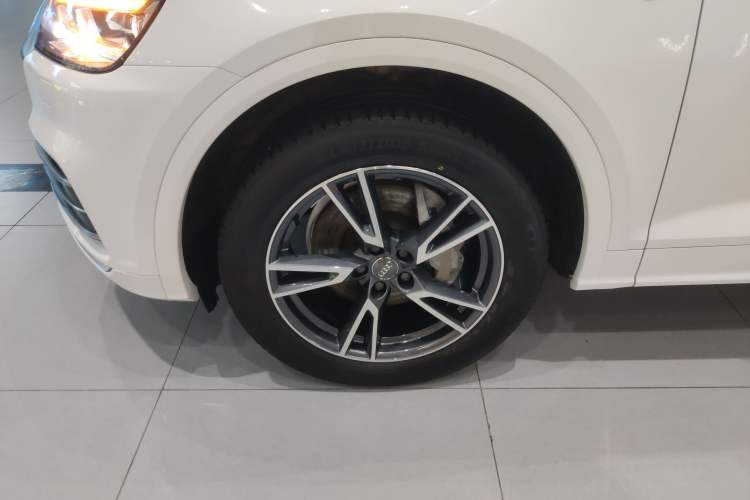 Used Audi Q5L 2020 Updated 40 TFSI Prestige Fashion Edition Left Front Wheel Hub