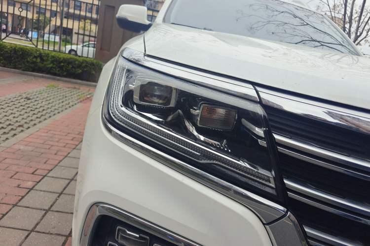 Used Roewe RX8 2019 30T Two-Wheel Drive Supreme Flagship Edition Right Front Headlight