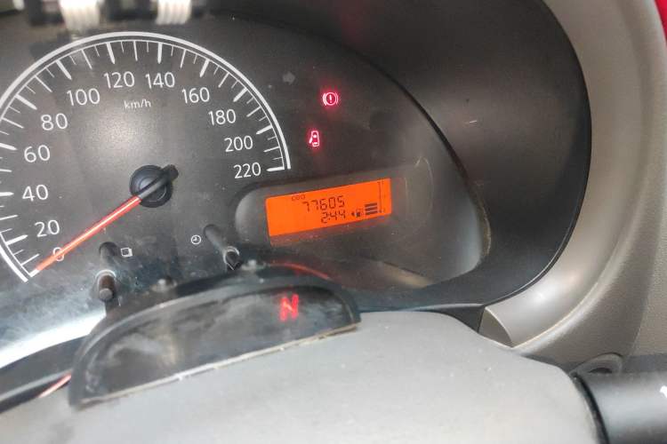 Used Nissan Sunny 2011 1.5XE Manual Comfort Edition Odometer Close Up